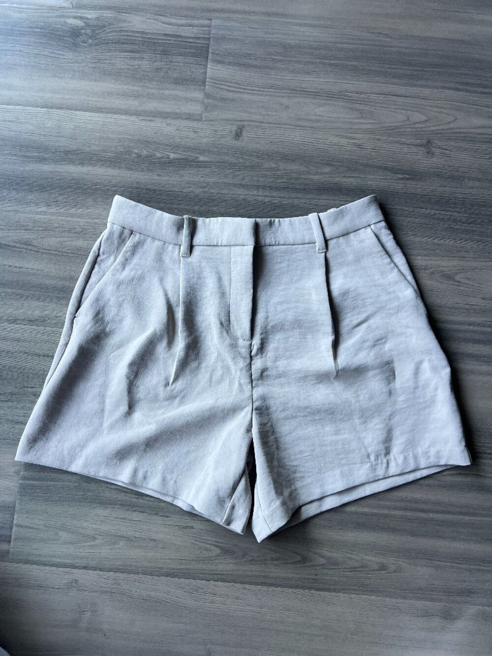 Abercrombie & Fitch Ultra High Rise Tailored Short GREY Medium (M)